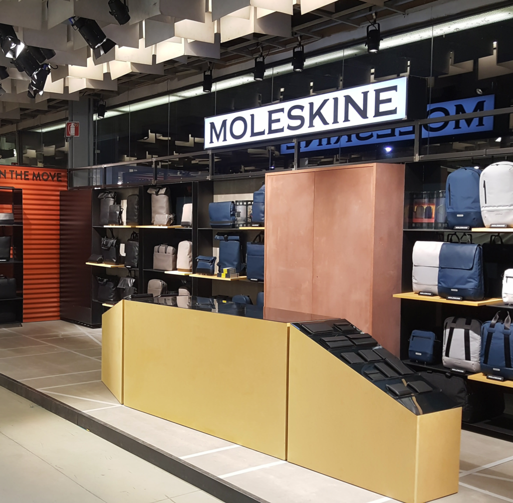Allestimento boutique — lavorazione PG Montaggi Arredi