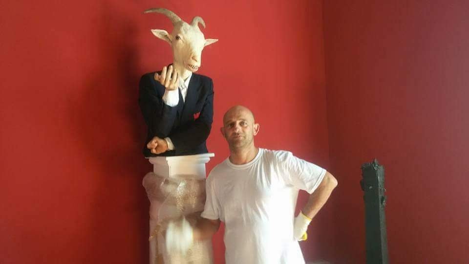 Montaggio di un'opera in mostra